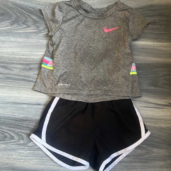 Nike Outfit - Picture 1 of 2